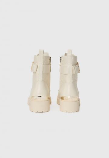 Ботинки на шнуровке