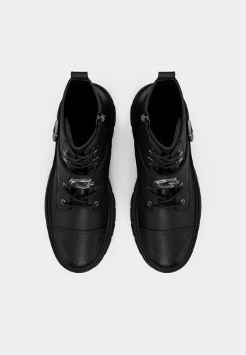 Ботинки на шнуровке