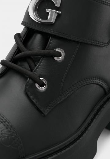 Ботинки на шнуровке