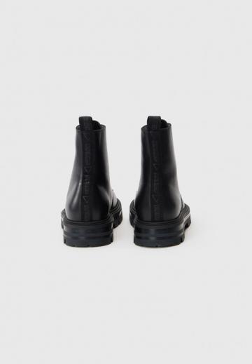 Ботинки на шнуровке