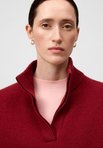 Пуловер с вырезом V