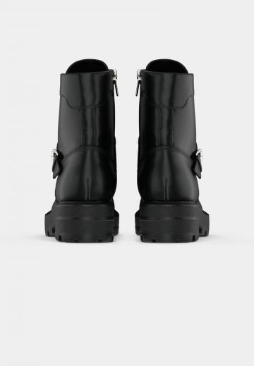 Ботинки на шнуровке