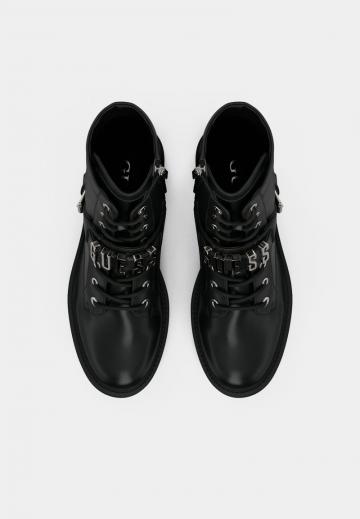 Ботинки на шнуровке