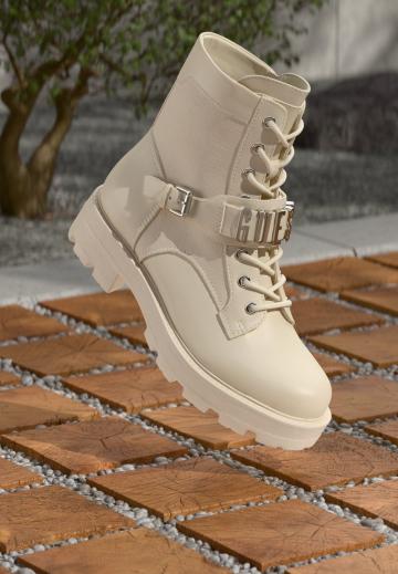 Сапожки на танкетке