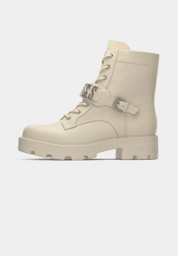 Сапожки на танкетке