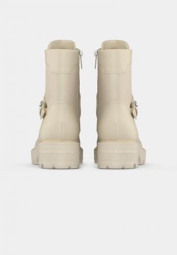 Сапожки на танкетке