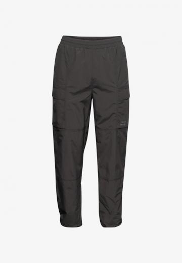 Брюки с накладными карманами