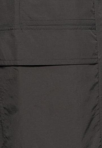 Брюки с накладными карманами