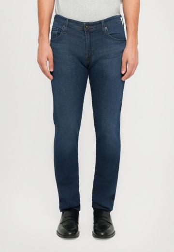 Узкие джинсы