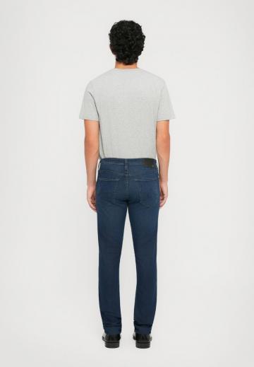 Узкие джинсы