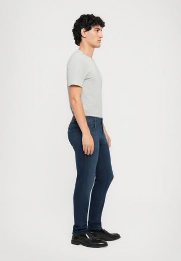 Узкие джинсы