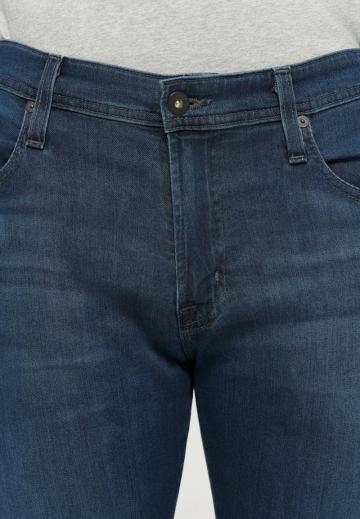 Узкие джинсы