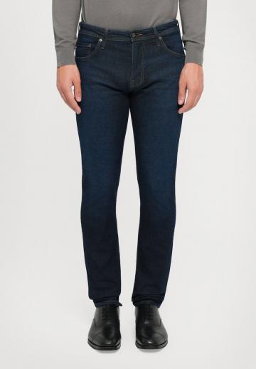 Узкие джинсы
