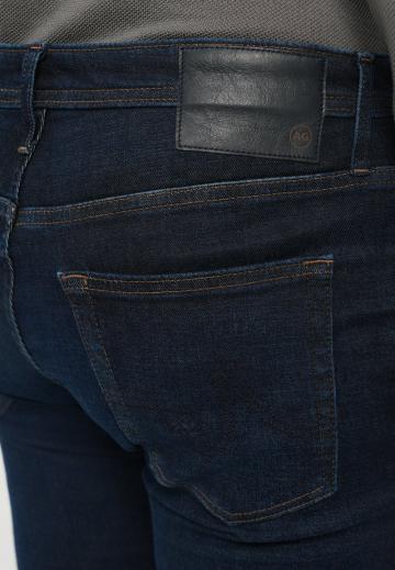 Узкие джинсы