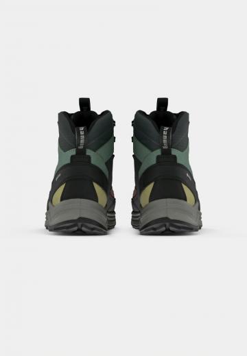 Походные кроссовки