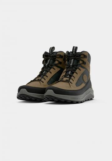 Походные кроссовки