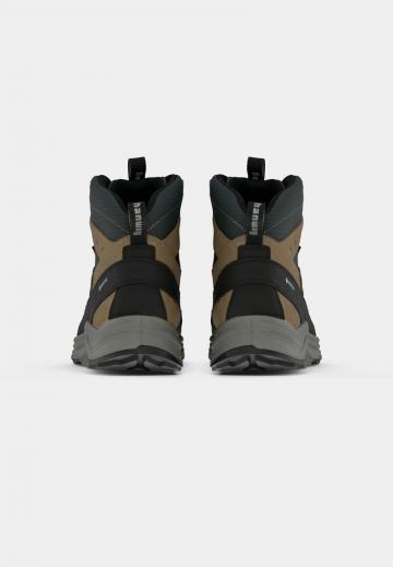 Походные кроссовки