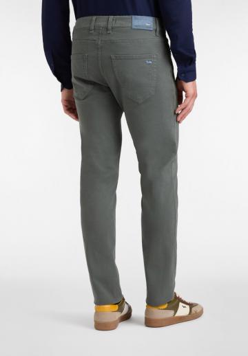 Узкие джинсы