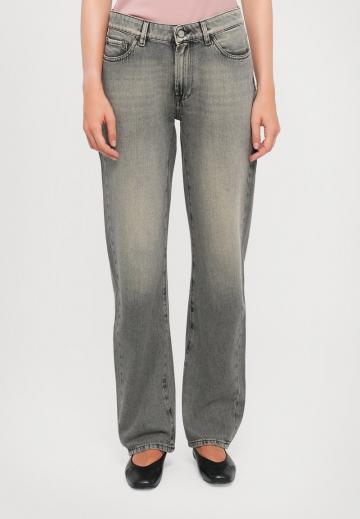 Прямые джинсы