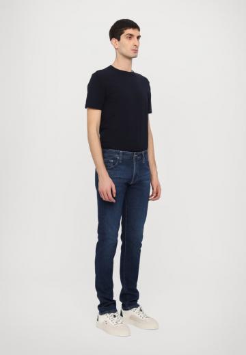 Узкие джинсы