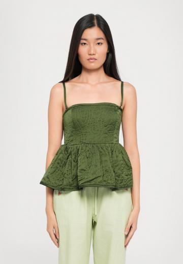 Топ на бретельках