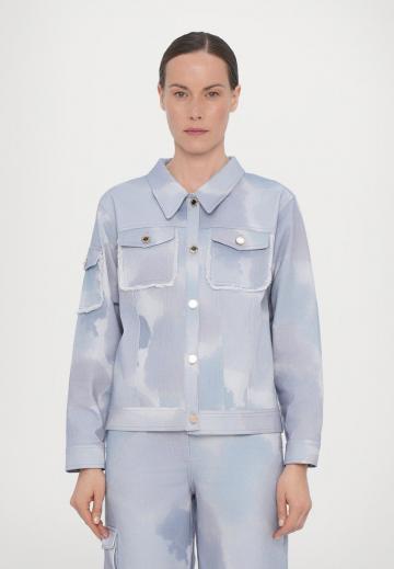 Куртка с накладнымит карманами