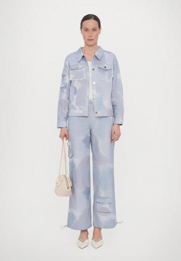 Куртка с накладнымит карманами