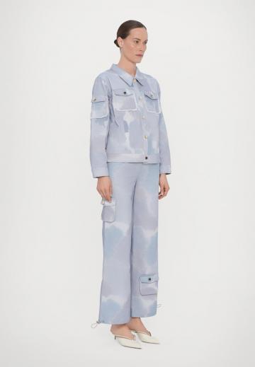 Куртка с накладнымит карманами