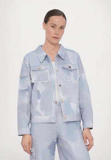 Куртка с накладнымит карманами