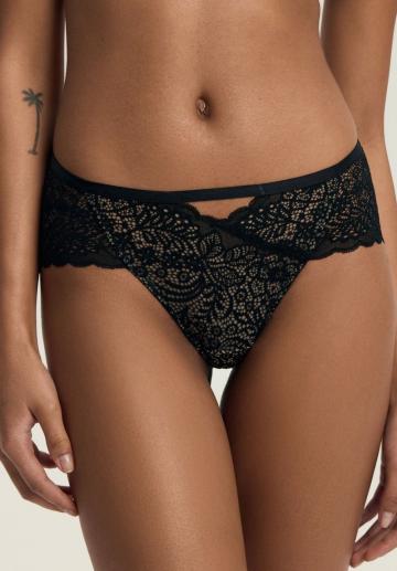 Трусы на бедрах