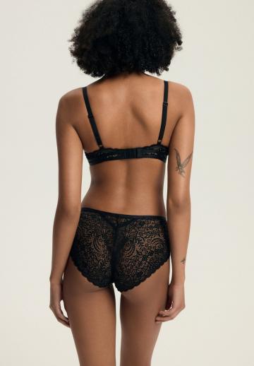 Трусы на бедрах