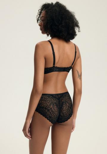 Трусы на бедрах