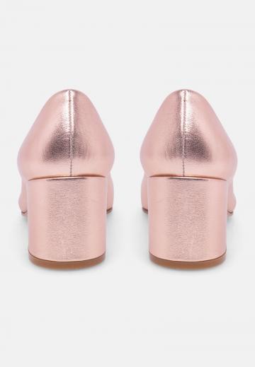 Туфли с высоким носом