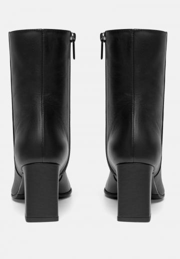 Высокие сапоги