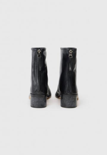 Высокие сапоги