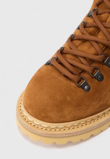 Ботинки на шнуровке