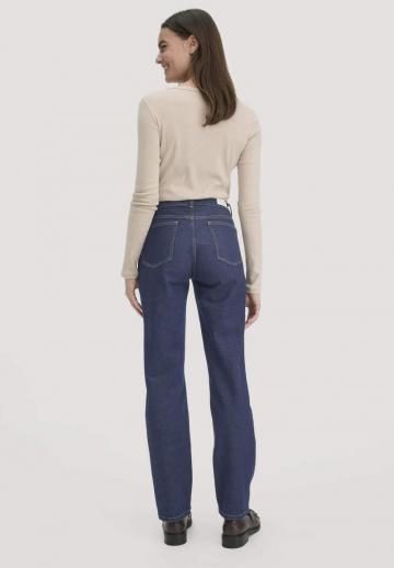 Прямые джинсы