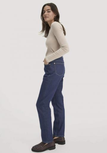 Прямые джинсы