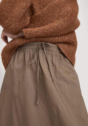 Юбка с накладными карманами