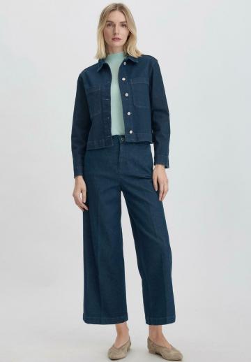 Короткие джинсы