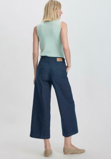 Короткие джинсы