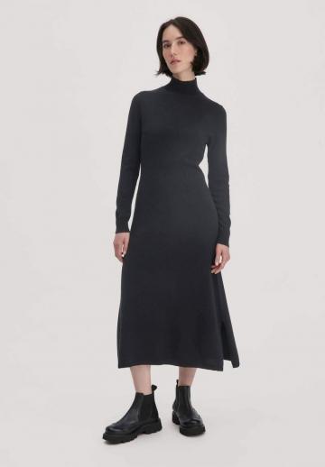 Вязаное платье