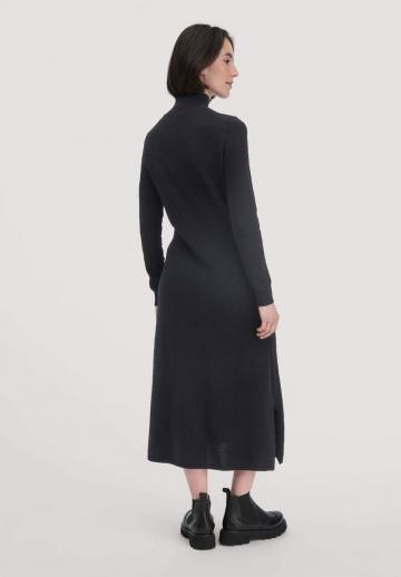 Вязаное платье