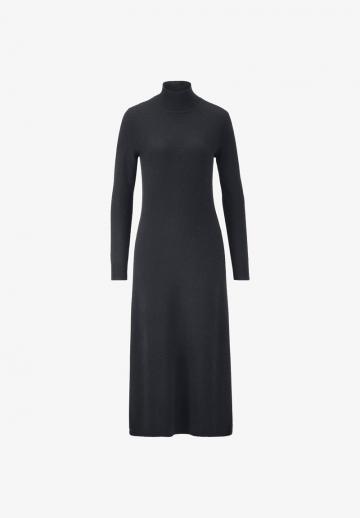 Вязаное платье