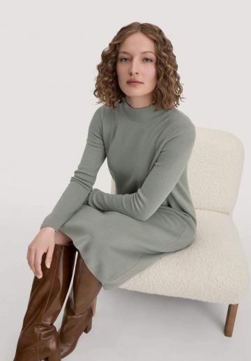 Вязаное платье