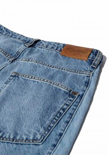 Прямые джинсы