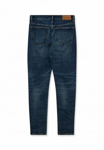 Узкие джинсы