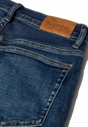 Узкие джинсы