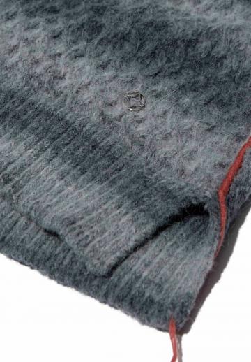 Пуловер в полоску