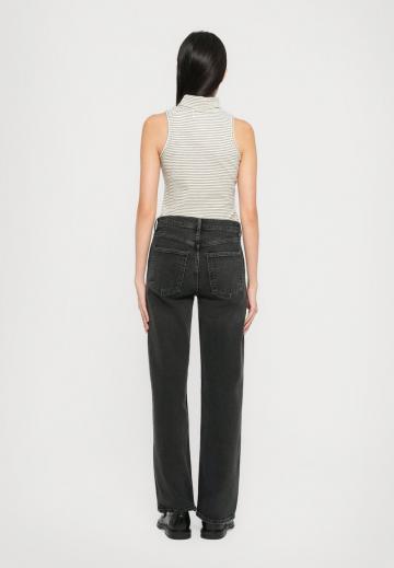 Джинсы бойфренда